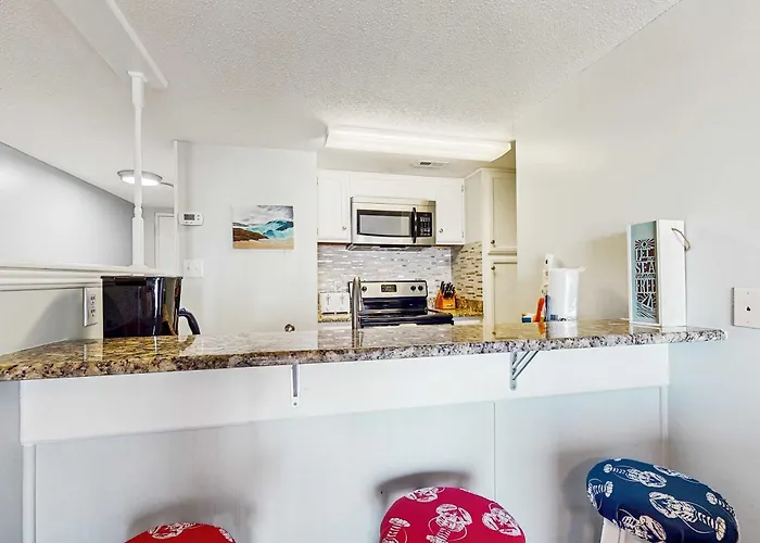Snowbird-friendly 1 Bedroom Gulf Side With 4 Outdoor Pools Holiday home