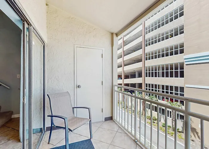 Snowbird-friendly 1 Bedroom Gulf Side With 4 Outdoor Pools