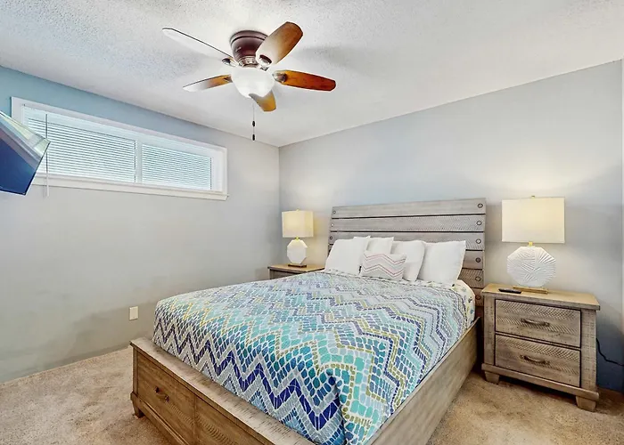 Holiday home Snowbird-friendly 1 Bedroom Gulf Side With 4 Outdoor Pools *