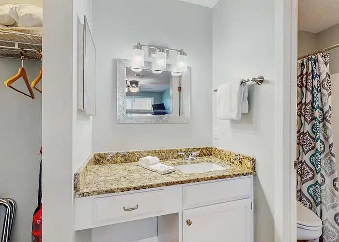 Snowbird-friendly 1 Bedroom Gulf Side With 4 Outdoor Pools Holiday home Gulf Shores